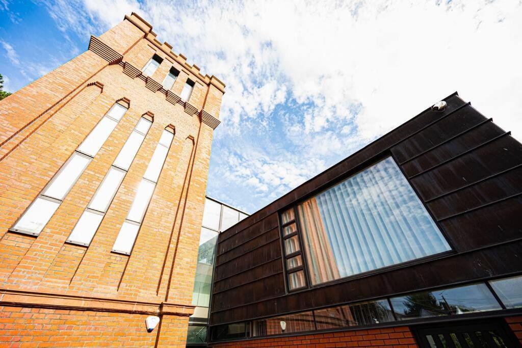 Luxury Water Tower I Roof Bar I Cinema Villa Cardiff Exterior photo